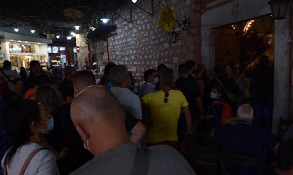 Δεκαπενταύγουστος στη Λέσβο: Με ευλάβεια αλλά χωρίς μέτρα οι εορτασμοί